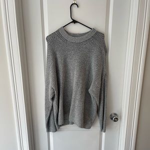 american eagle gray knitted sweater in a women’s size xl
